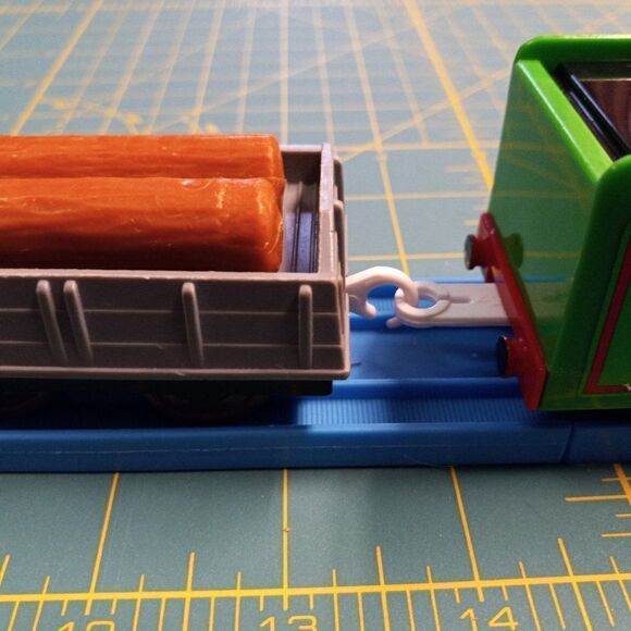 TOMY Train Henry and log car - Picture 6 of 7